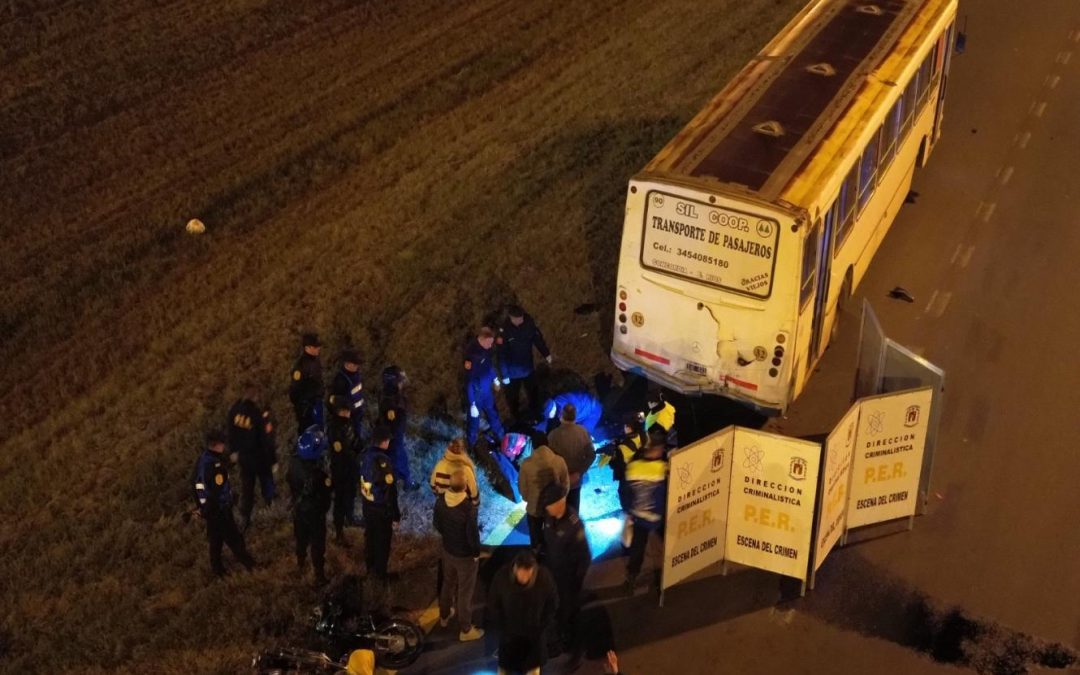 Autovía 14: Un motociclista falleció al chocar contra un colectivo en uno de los accesos a Concordia