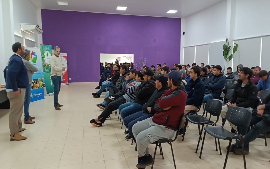Capacitaron a más de 50 operarios de equipos pulverizadores en Federación