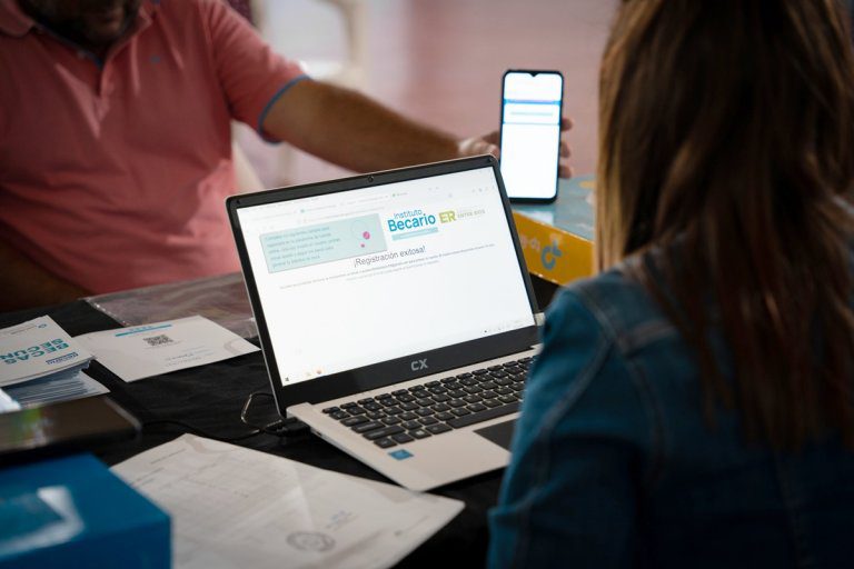 Este jueves se inicia el cronograma de pagos de becas provinciales