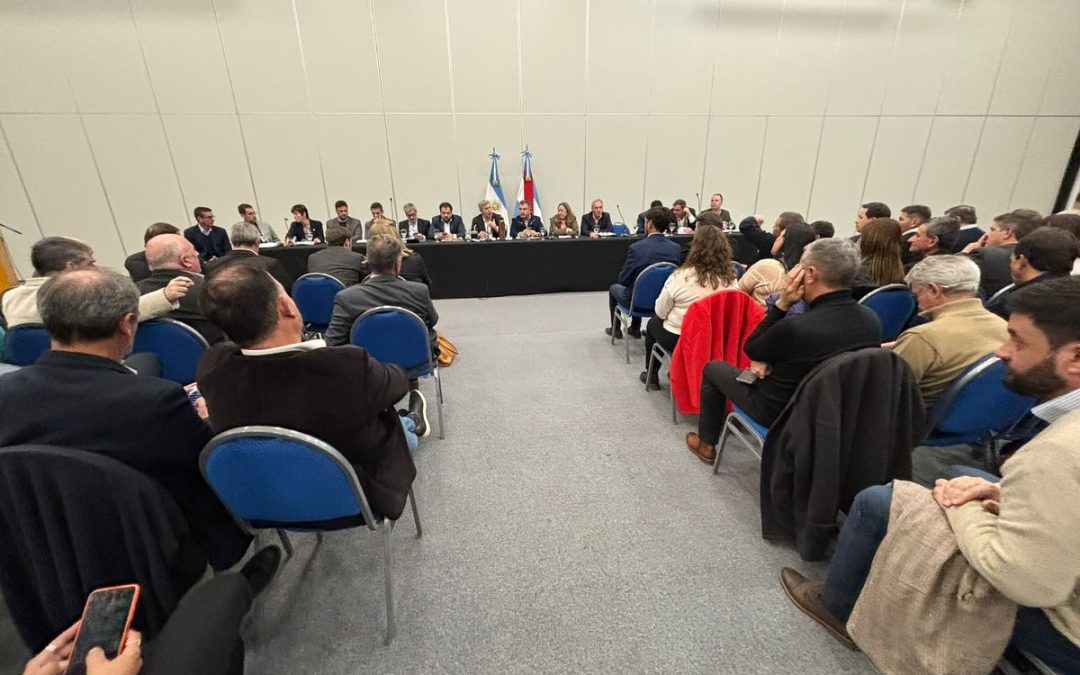 Frigerio reunió a los intendentes y analizaron cómo enfrentar la caída de recursos