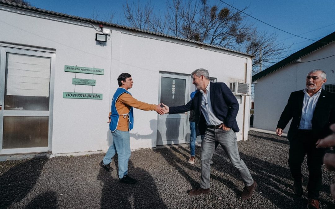 Frigerio inauguró una escuela, entregó equipos al hospital Santa Rosa y recorrió obras en Chajarí