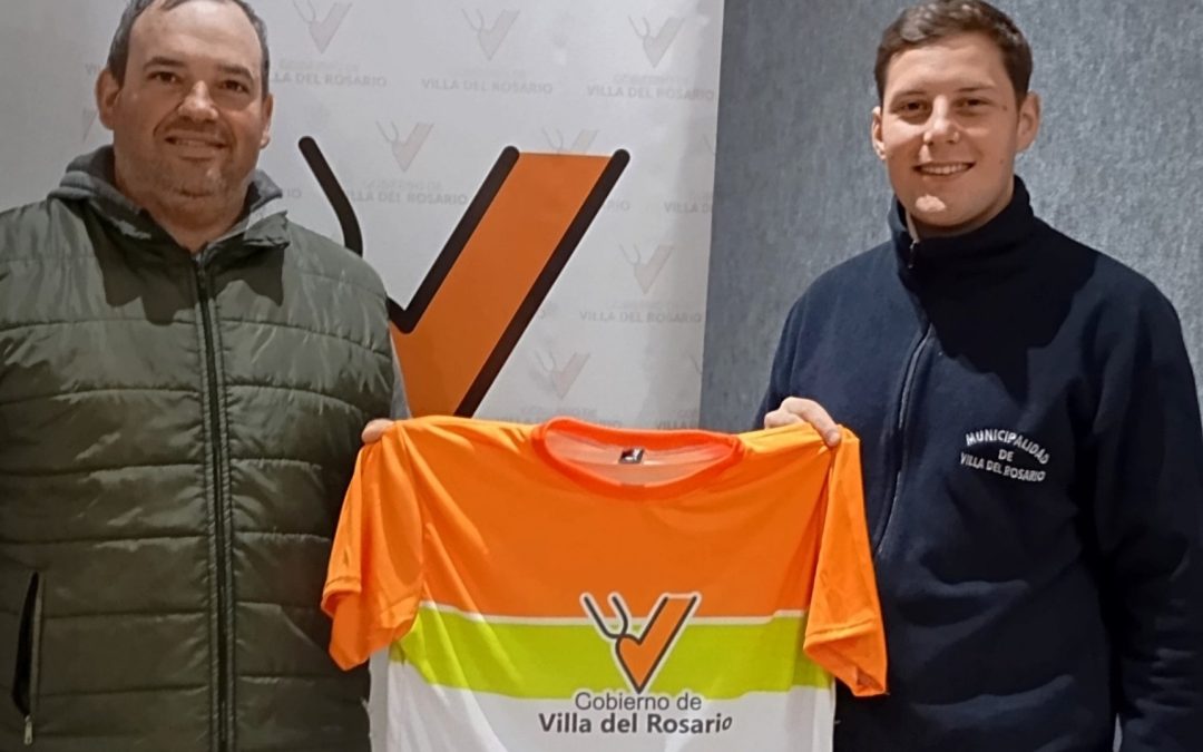 El Municipio de Villa del Rosario entregó indumentaria a deportista local que competirá en Misiones