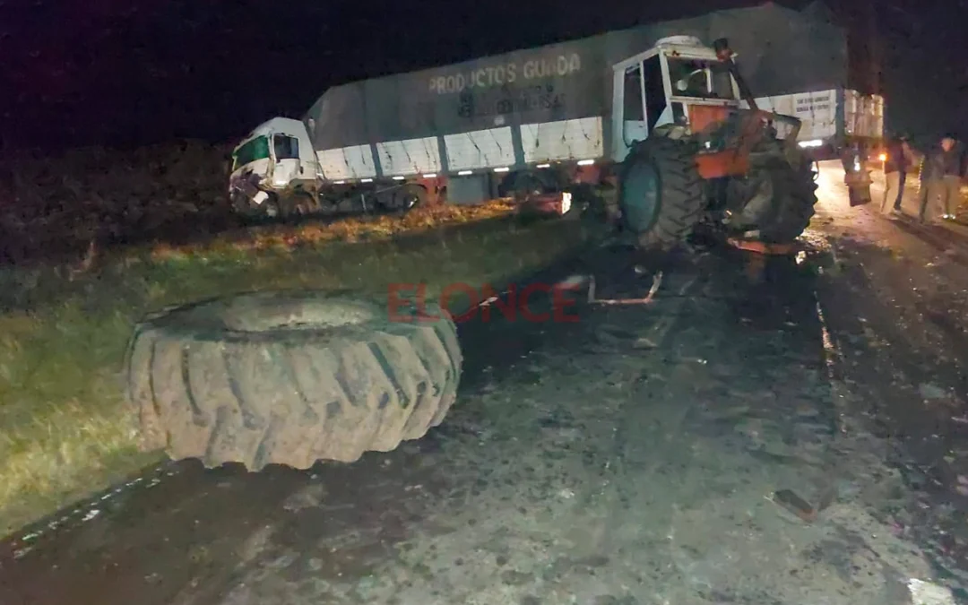 Un herido tras impresionante choque entre tractor y camión sobre Ruta 12