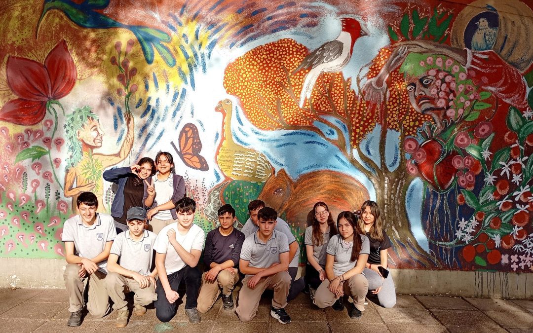 En la Escuela «Manuel Antequeda», estudiantes secundarios pintaron un mural que pone en valor el cuidado de la naturaleza y el medio ambiente
