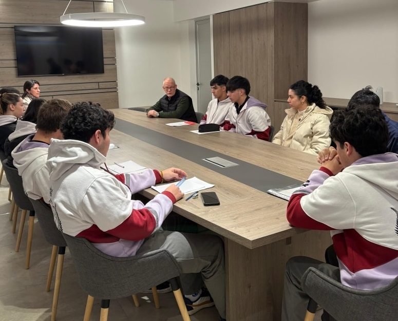 Estudiantes secundarios de Santa Ana realizan pasantías en el municipio