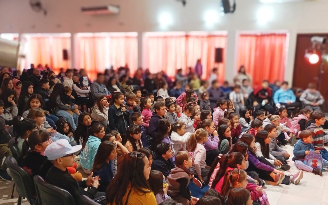 Con obra de teatro y chocolatada, se celebró el Día del Niño en Villa del Rosario