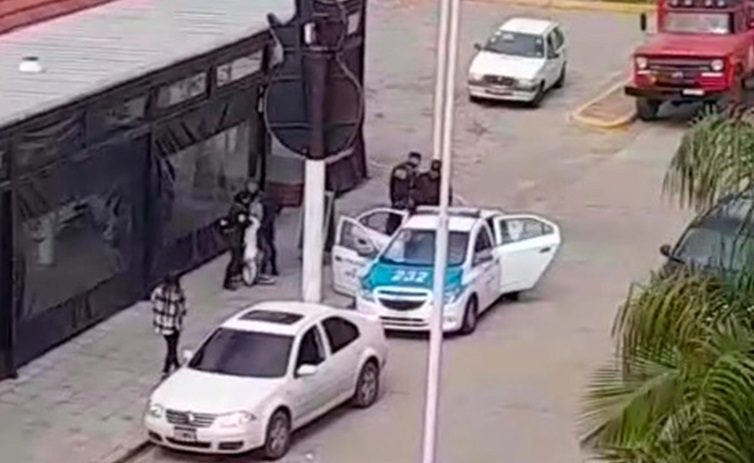 ¡Esta vez, PRESSOlani!: Detuvieron a abogado y político de Federación tras nuevo altercado en la calle