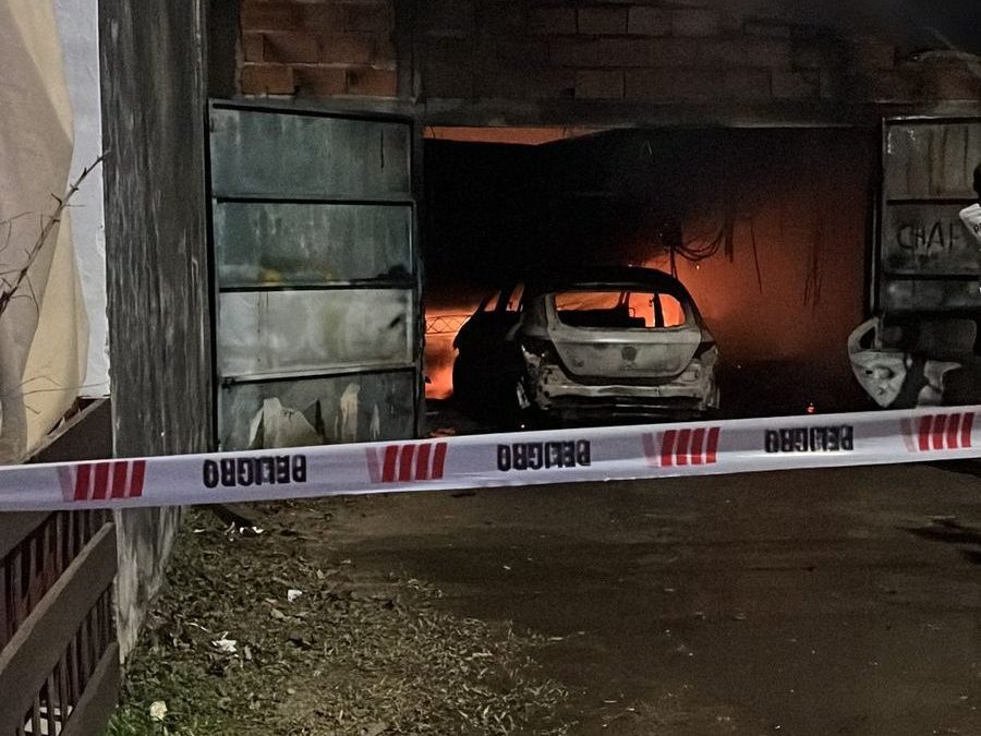 Se produjo un incendio en un taller de chapa y pintura en Chajarí: Una persona con heridas leves