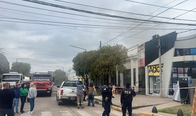 Incendio de grandes dimensiones afectó a varias propiedades en pleno centro de Chajarí