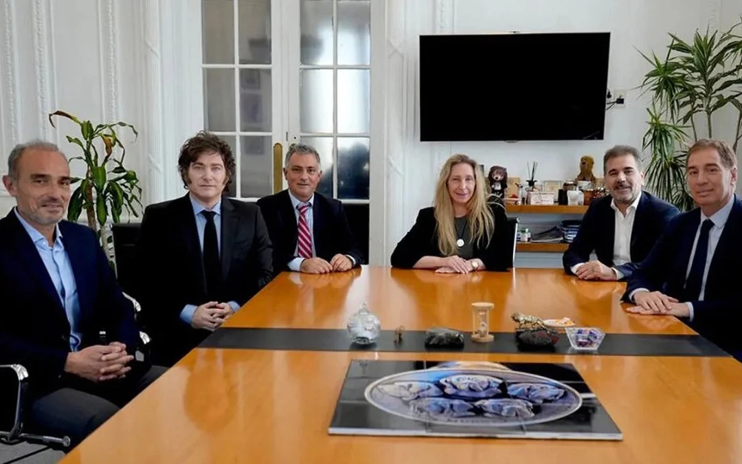 Milei busca «blindar» los vetos a jubilados y discapacidad: cenó con diputados aliados