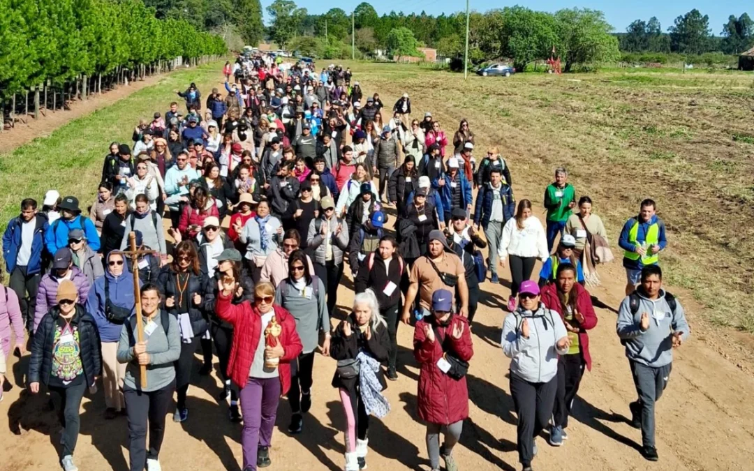 Más de 6.500 peregrinos, entre ellos de Villa del Rosario, desafiaron el tiempo y caminaron hasta Federación