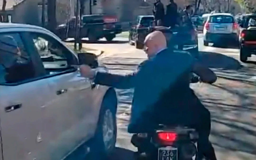 La multa que podría recibir Espert por haberse ido en moto y sin casco