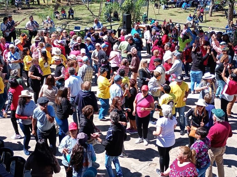 Con la participación de jubilados de toda la provincia, se realizó el 1° Encuentro Sociorrecreativo en Santa Ana