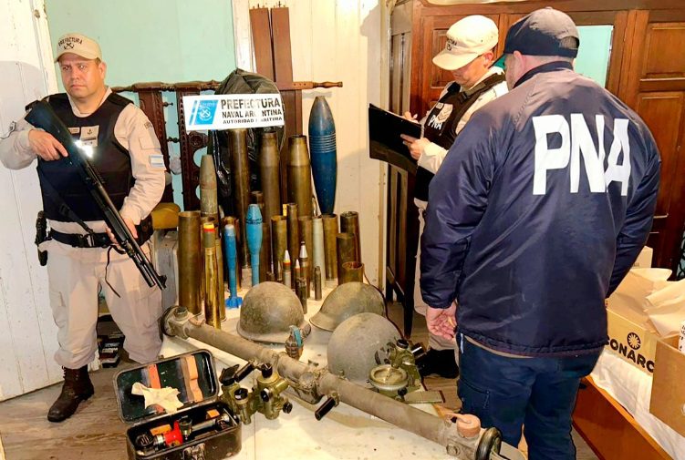 Incautaron millonario cargamento ilegal de armas y material bélico tras operativo en Entre Ríos