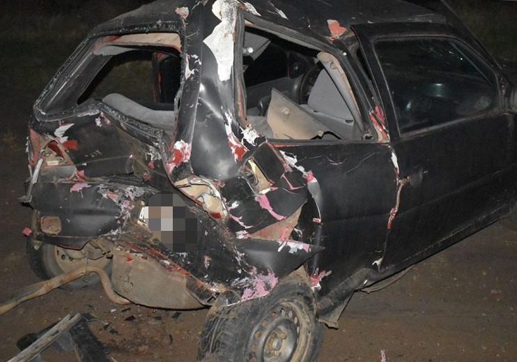 Violento choque de una camioneta contra un auto estacionado en Chajarí: El conductor iba alcoholizado