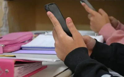 La Unesco advierte: prohibir los teléfonos celulares en clase no resuelve el problema