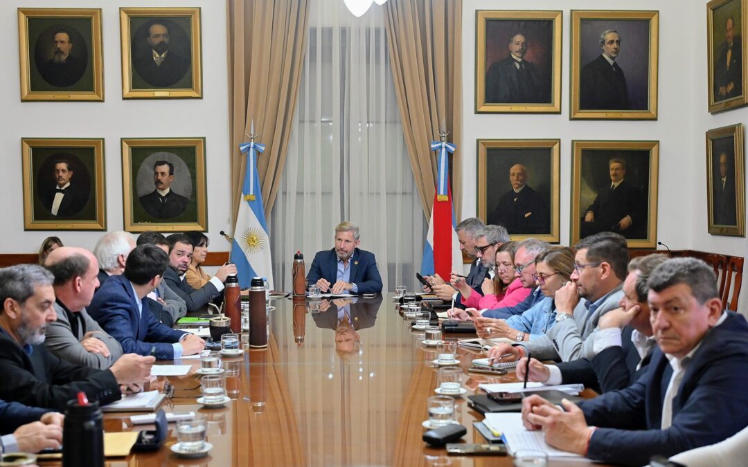 Obras viales, viviendas y conectividad escolar fueron los temas de la reunión de gabinete provincial