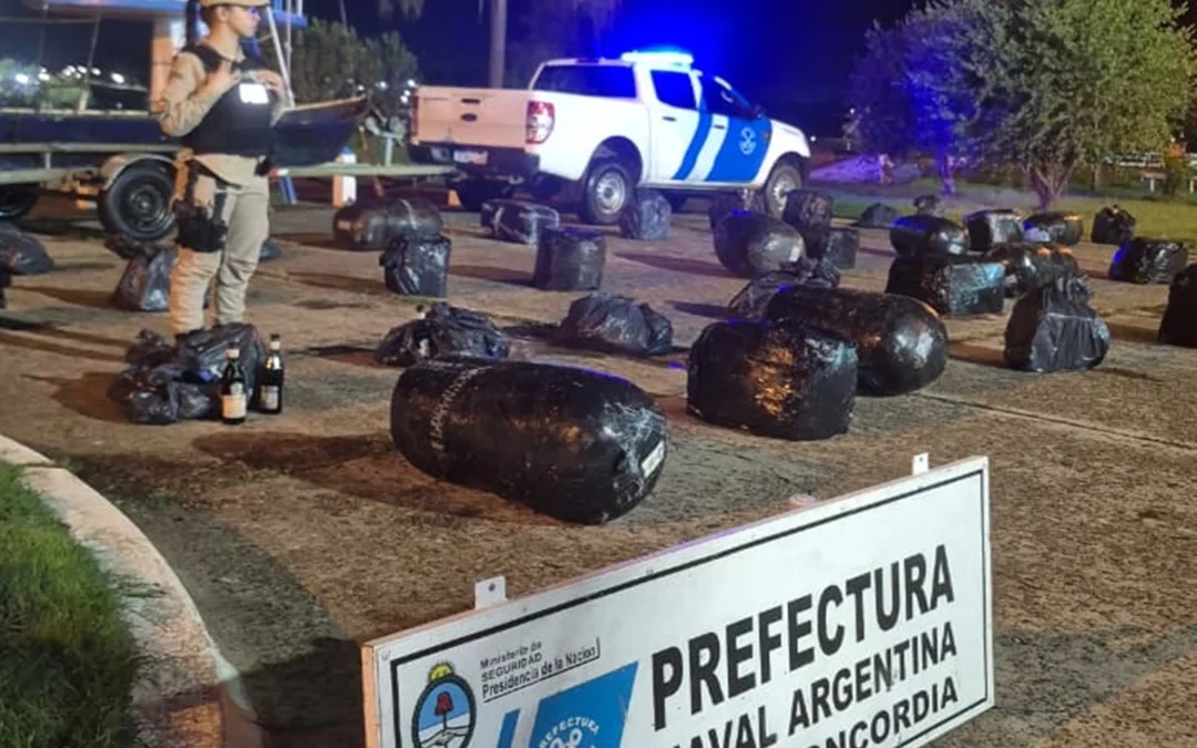 Una patrulla de Prefectura Concordia fue atacada a balazos pero pudo evitar un millonario contrabando