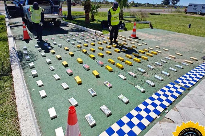 Sorpresa cerca de Chajarí: En un “doble piso” de una camioneta, la Policía halló 113 teléfonos celulares por $ 90.000.000