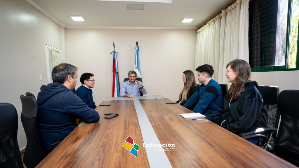 Bravo se reunió con estudiantes de la UADER que impulsan la creación del Centro de Estudiantes en Federación