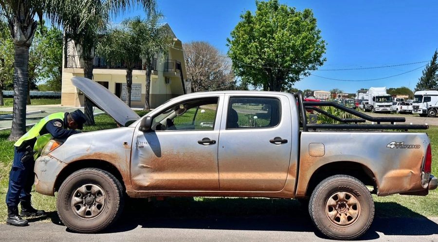 En Paso Cerrito, interceptaron dos camionetas con pedido de secuestro