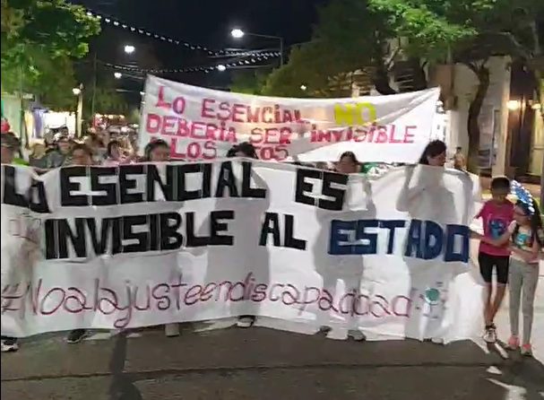 Nutrida movilización en Chajarí por la emergencia en discapacidad: «El decreto presidencial significa un golpe directo a las familias»