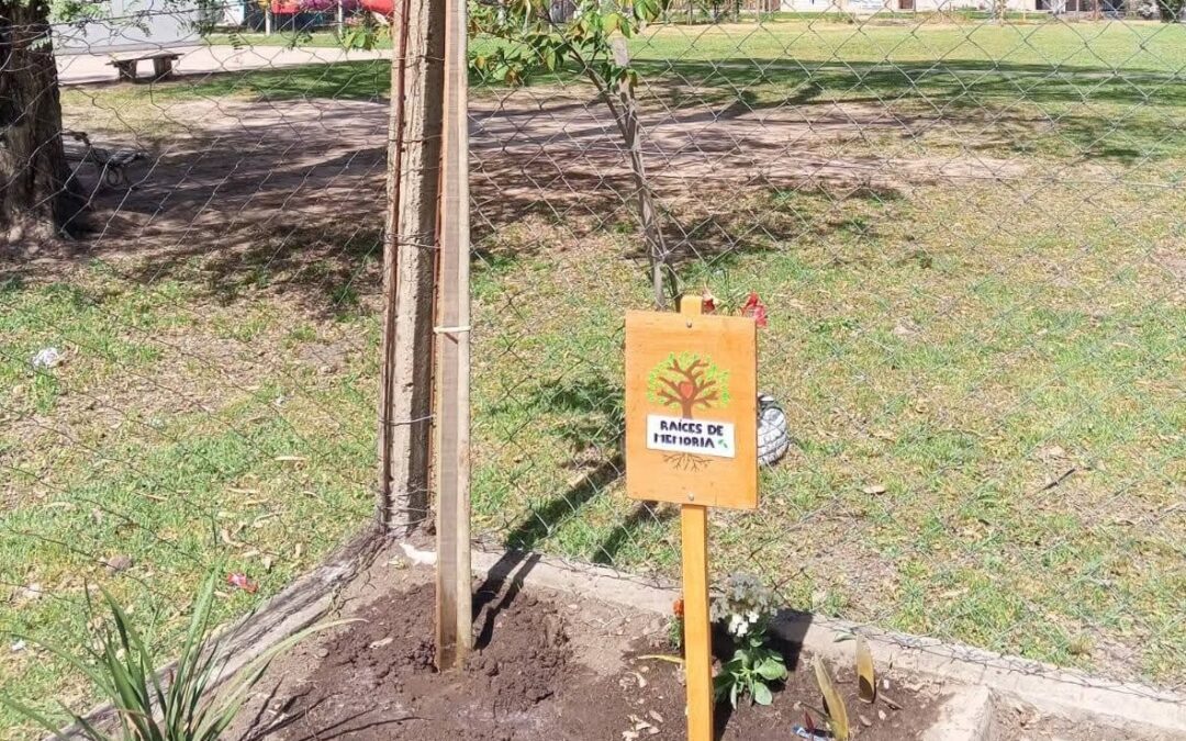“Raíces de Memoria”: Inauguraron un espacio en homenaje a integrantes de la comunidad de la Escuela “Sandalio Olivetti” fallecidos