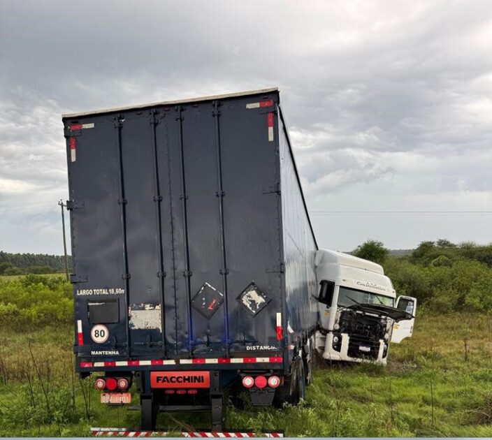 Colonia Racedo: Un camión despistó en la Autovía 14