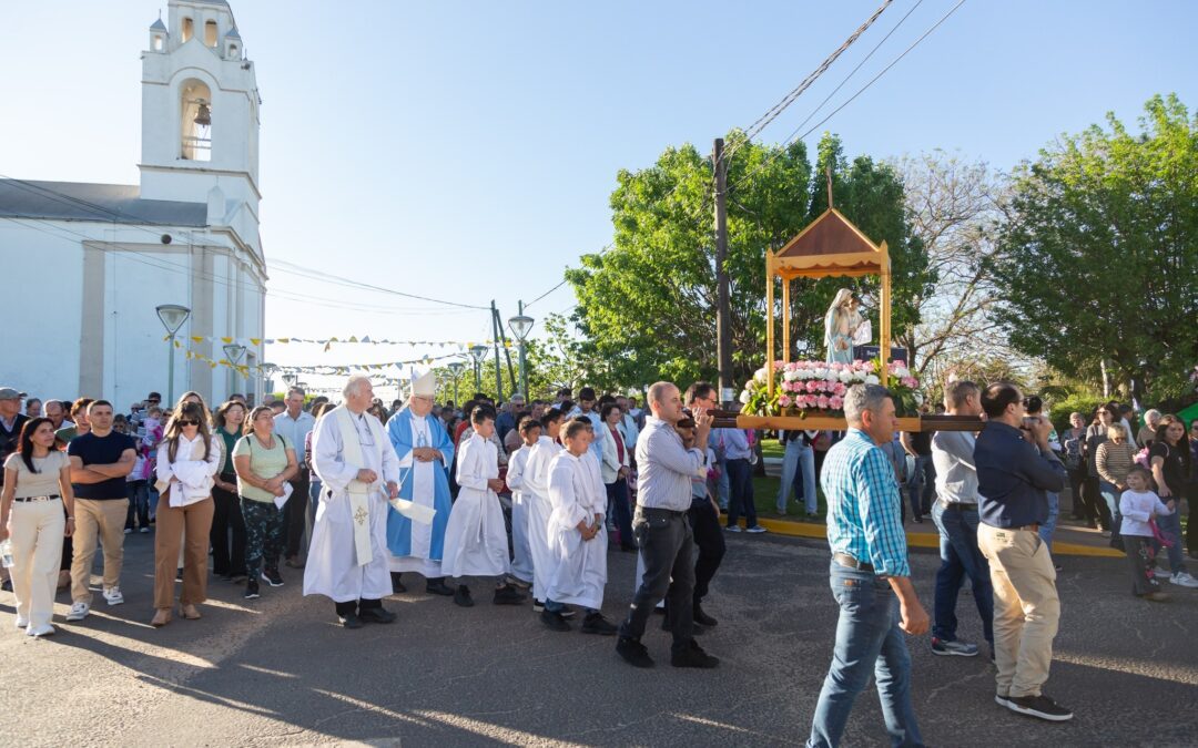 Con gran convocatoria de fieles, Villa del Rosario celebró a su Santa Patrona, la Virgen del Rosario