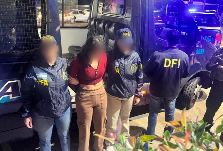 Video: así deportaban a la joven boliviana detenida por la avioneta con cocaína en Entre Ríos