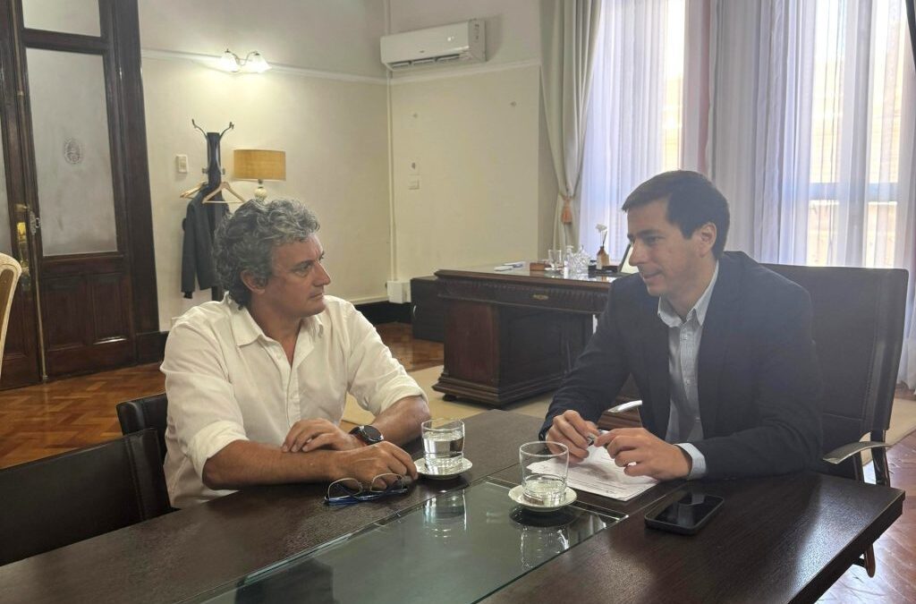 El intendente de Federación se reunió con Colello: Torbellino para el parque acuático y viviendas, entre los principales temas