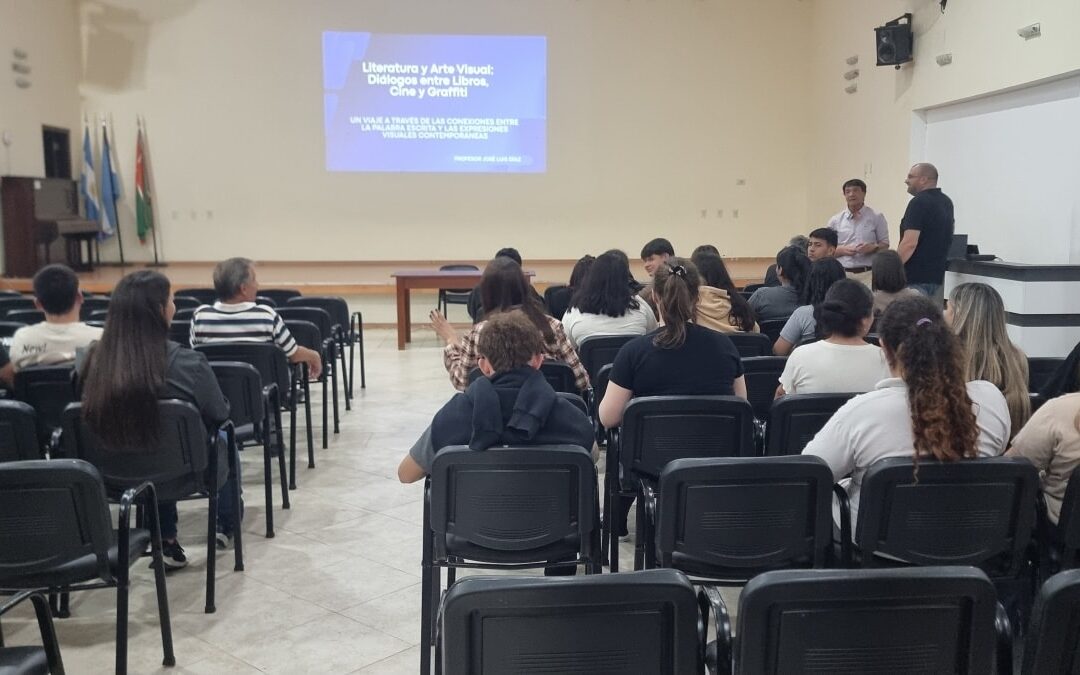Villa del Rosario: Se realizó la charla «Literatura y Arte Visual: Diálogos entre libros, cine y graffiti»