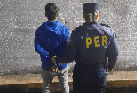 Joven delincuente arrebató el celular a una niña y fue detenido por vecinos en Federación