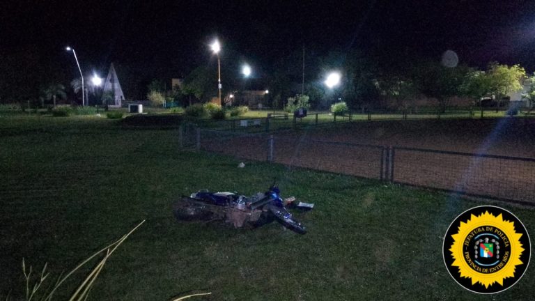 Al intentar escapar de la Policía, sujeto cayó de la moto y huyó a pie em Chajarí: secuestraron droga y otros elementos
