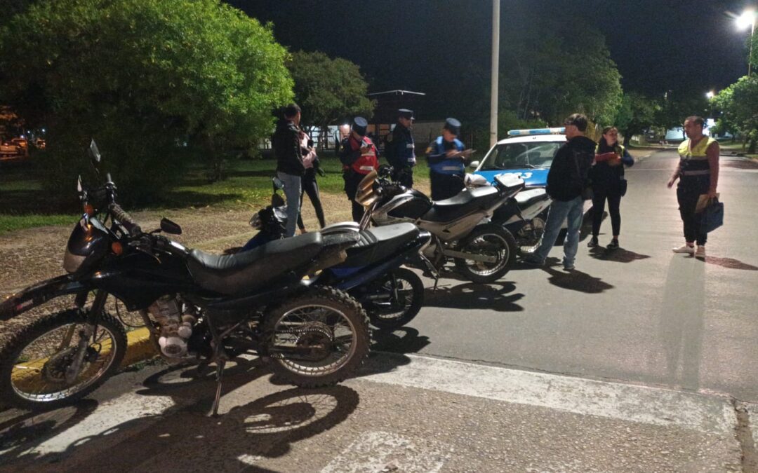 Operativos policiales en Chajarí y Federación: retuvieron motos por picadas y escapes libres