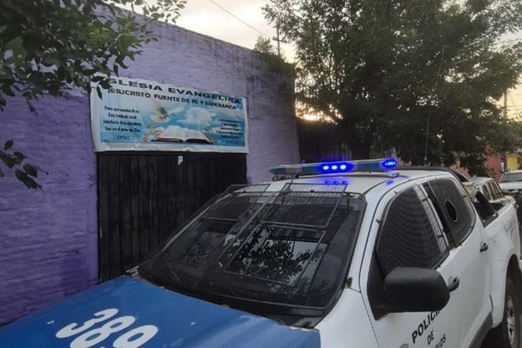 Allanan templo evangélico y detienen a un pastor por tenencia ilegal de arma de fuego