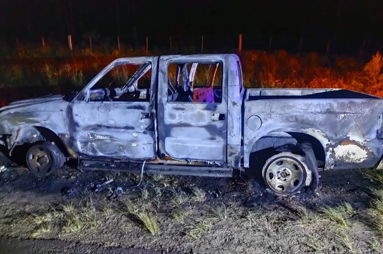 Una camioneta se incendió al sur de Concordia y las pérdidas fueron totales en el vehículo