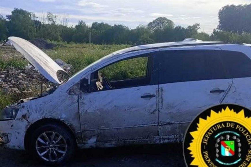 Tres mujeres se arrojaron de un auto en movimiento, que luego terminó volcando: El conductor sufrió lesiones graves