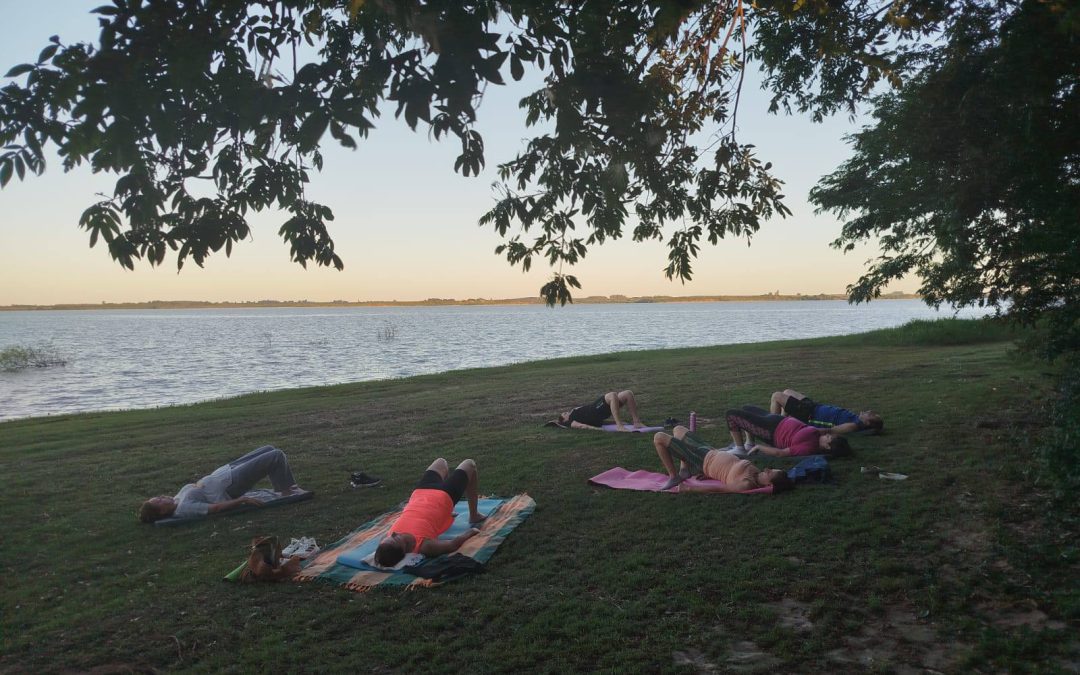 Se realizó la jornada de yoga, camping y salud a la vera del lago de Salto Grande