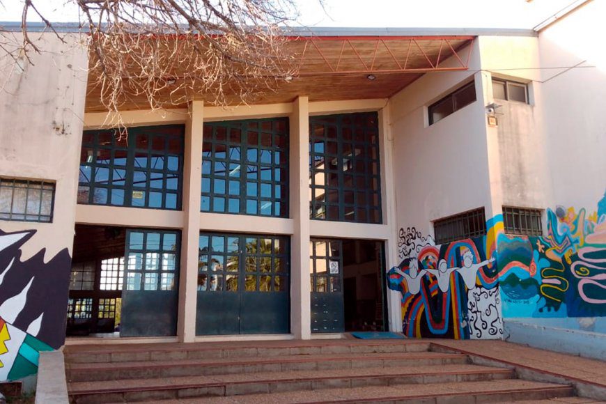 Denuncian a docente trans por presunto acoso sexual a un alumno de secundaria