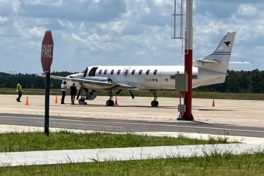 Con la llegada del primer avión, comenzaron los vuelos con pasajeros en el aeropuerto de Concordia