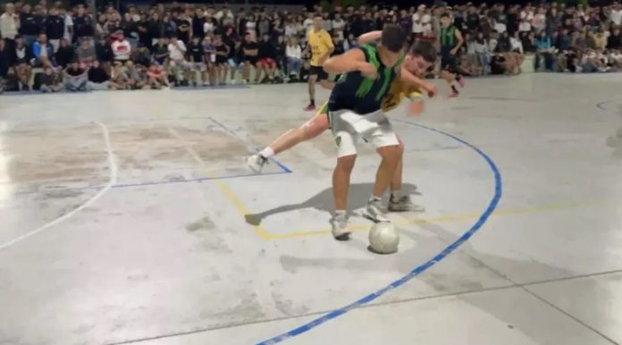 Por irregularidades, suspendieron partido de futsal en ciudad entrerriana: Jugaban por 500 mil pesos y había «cerca de mil espectadores»