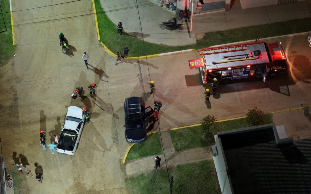 Tras un choque en Mocoretá, bomberos debieron rescatar a un hombre que quedó atrapado en un vehículo