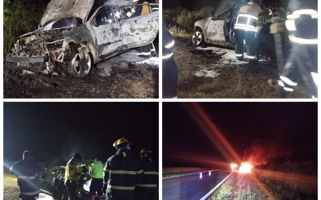 Un auto se incendió por completo en la Autovía 14, cerca de Chajarí: Su propietario no estaba en el lugar