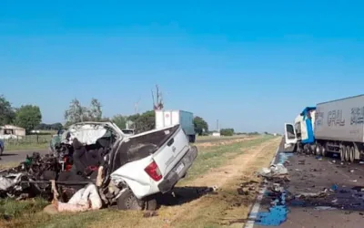 Nuevo accidente fatal en Ruta 18: Tres personas murieron tras un choque frontal entre una camioneta y un camión