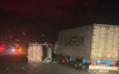 Autopista Rosario-Córdoba: fuertes vientos provocaron el vuelco de al menos diez camiones