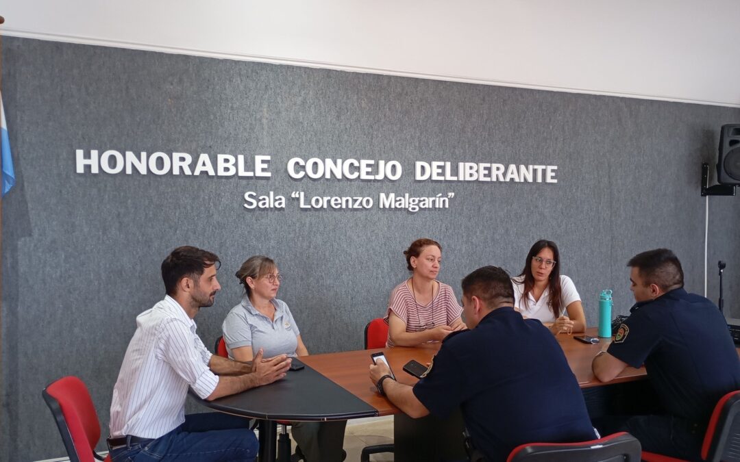 Perini y su equipo de trabajo se reunieron con las autoridades de la Policía local