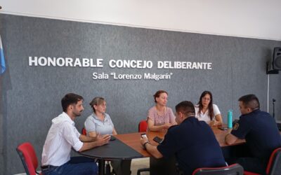 Perini y su equipo de trabajo se reunieron con las autoridades de la Policía local