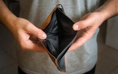 Mientras los gastos fijos representan casi el 23% de los ingresos, los salarios pierden poder adquisitivo: ¿qué proyectan para 2026?