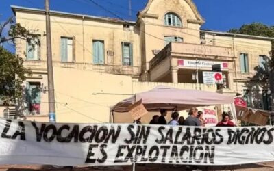 “Hace 10 meses que no recibimos aumento”. Enfermeros acampan frente a hospital entrerriano